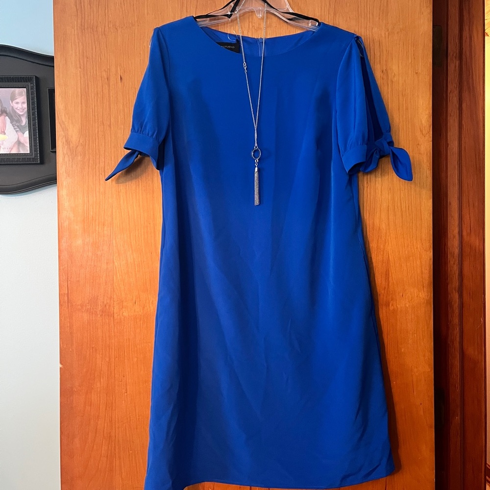 Blue dress w/necklace